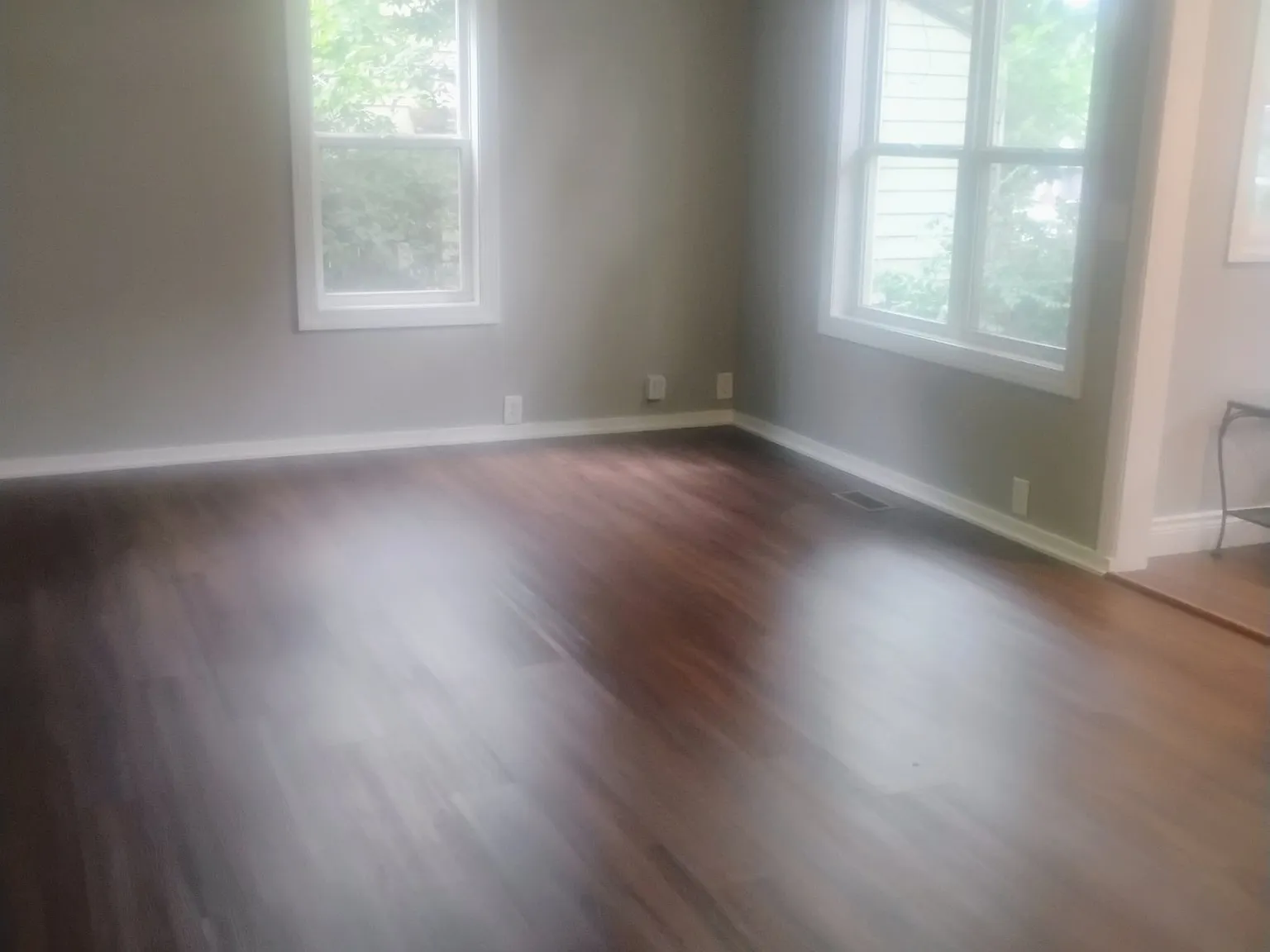 Central Lawrence Bungalow - cute as a button home looking for it's people — Photo 2