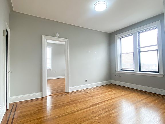 4th image of 2924 21st Ave APT 6J