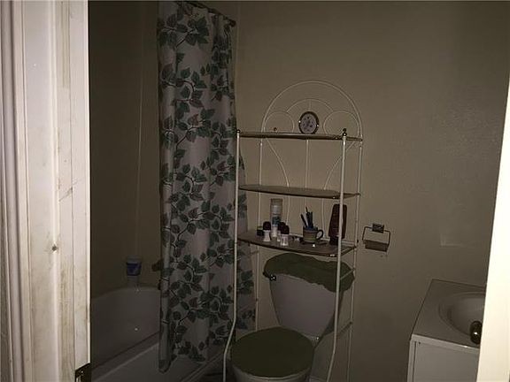 5th image of 2225 Green St