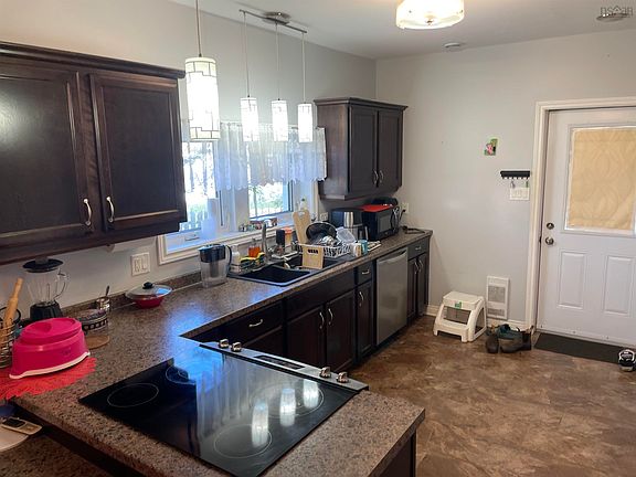 4th image of 73 Reserve St