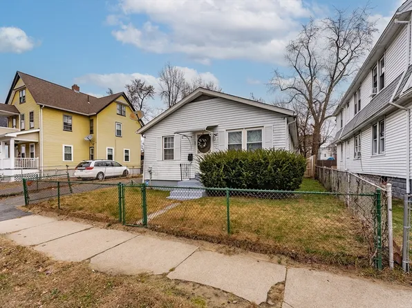 33 Dawes St, Springfield, MA 01109