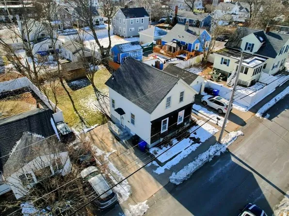 103 Burnside Ave E, Riverside, RI 02915