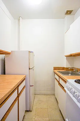 Rented by City Connections Realty | media 9