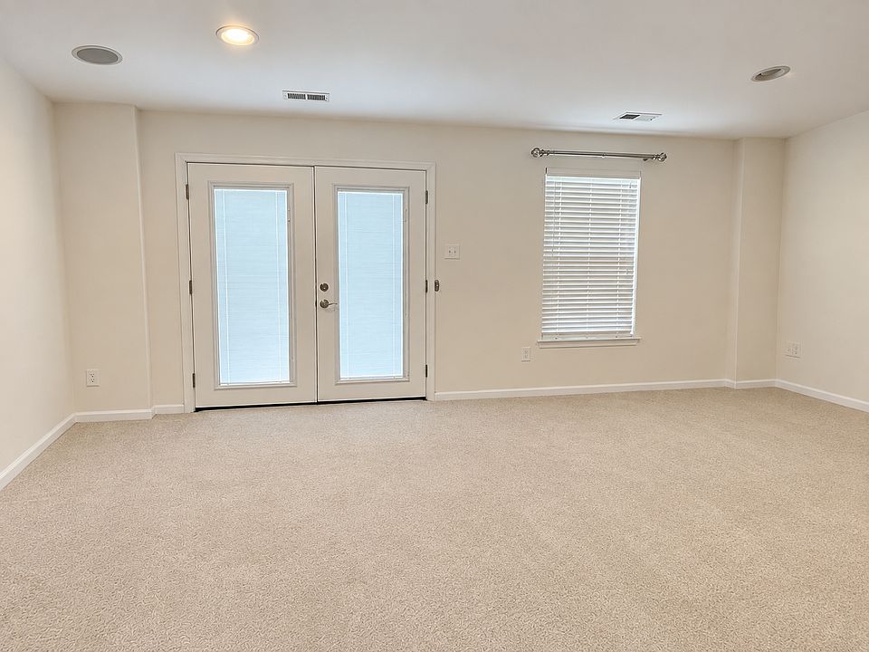 1st image of 47 Village Green Ln