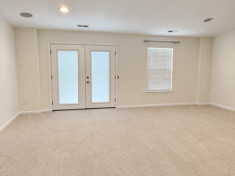 47 Village Green Ln