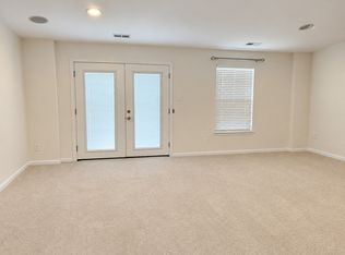 47 Village Green Ln, Sicklerville, NJ 08081