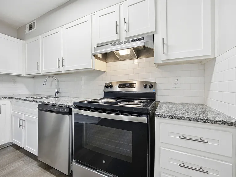 Ridgewood Apartments — Photo 7
