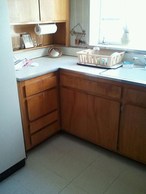 2nd image of 1042 E 59th St