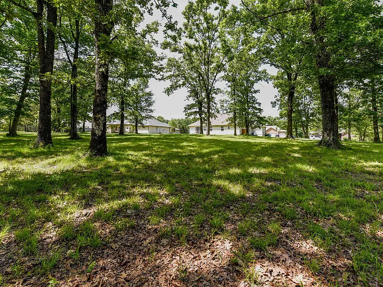 370 Southwoods Way — Photo 33