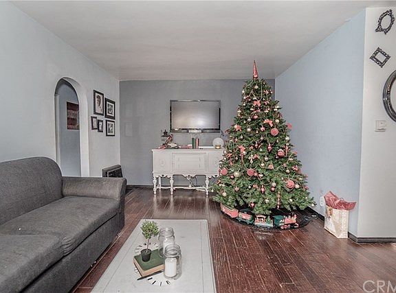4th image of 12019 Roseton Ave