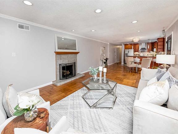 5th image of 81 Portola Ave