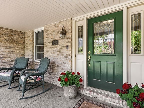 2nd image of 703 Willowcrest Dr