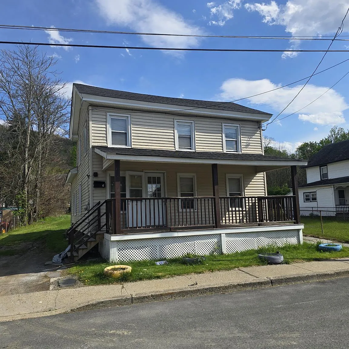 4 bed, 1.0 bath, 1344 sqft, $2,700 — Photo 1