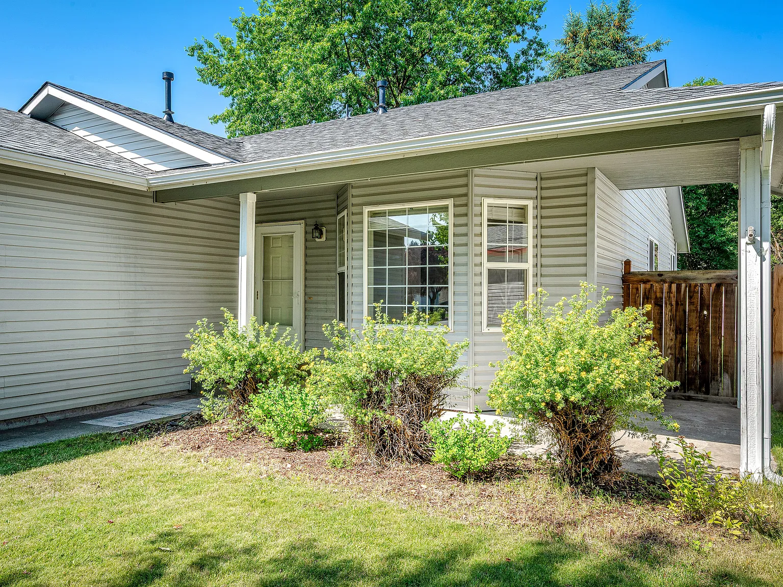 3 bed, 1171 sqft, $2,095 — Photo 3