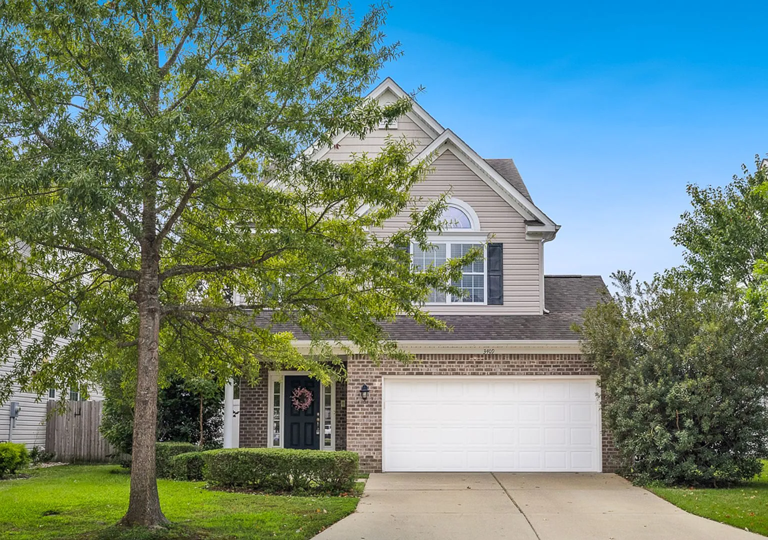 Spacious 4 bedroom, 3.5 bathroom home in Virginia Beach with new paint and carpet throughout! — Photo 2