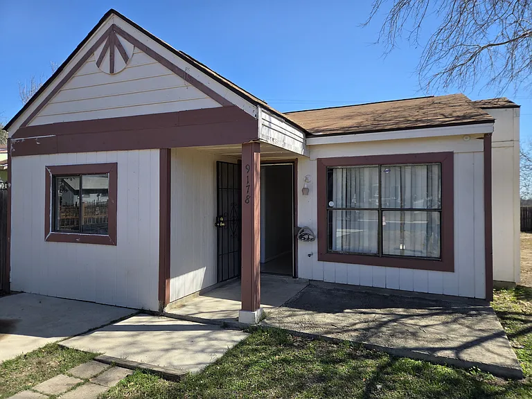 9178 Seafarer Dr — Photo 1