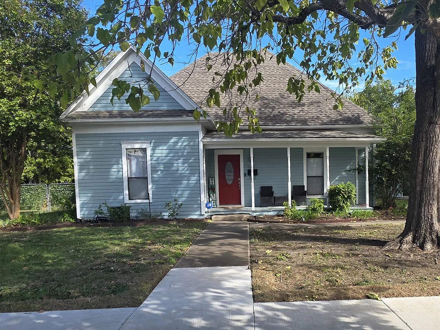 3 bed, 1472 sqft, $2,300 — Photo 1