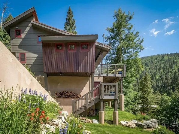 60 Twining Rd, Taos Ski Valley, NM 87525