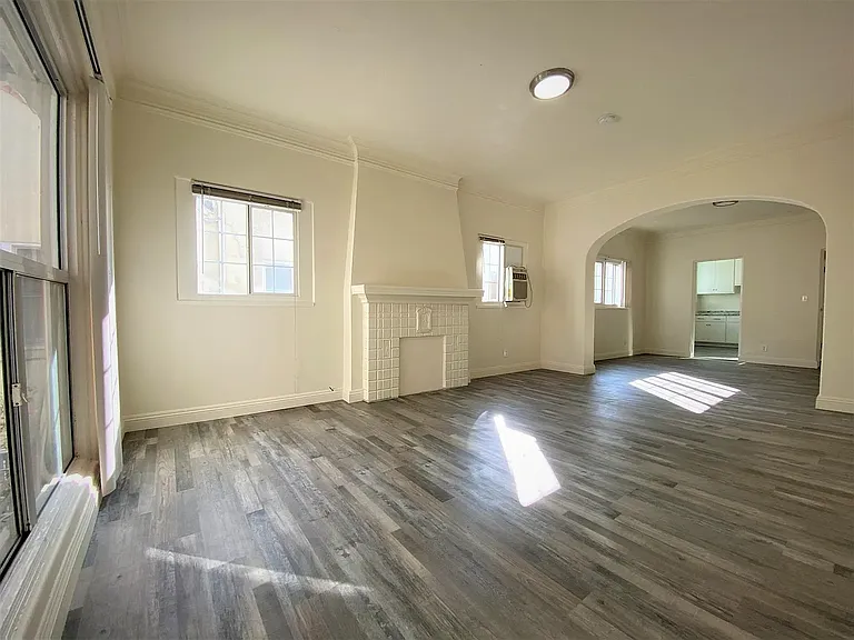 133 S Saint Andrews Pl #3 — Photo 1