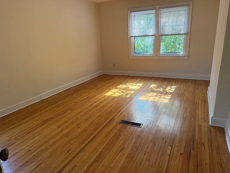 2757 Indianola Ave — Photo 12