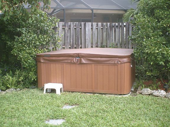 hot tub w/boise stereo