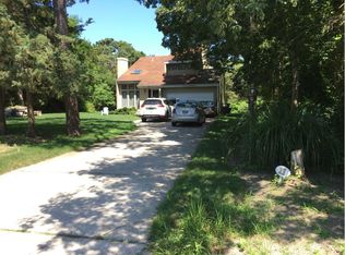 11 Maple Ave, Hampton Bays, NY 11946