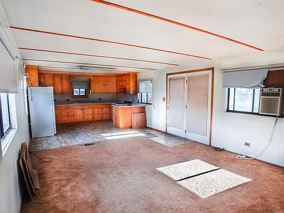 2nd image of 606 Montana St