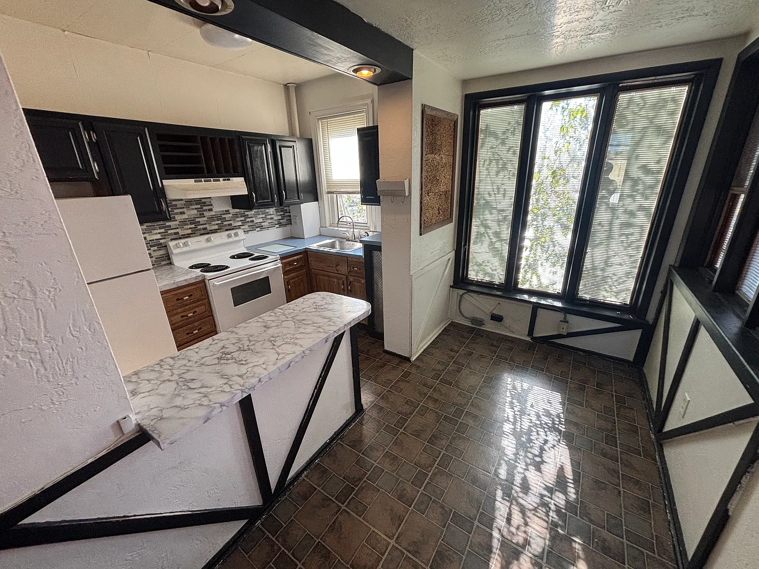 3 bed, 1300 sqft, $1,150 — Photo 4