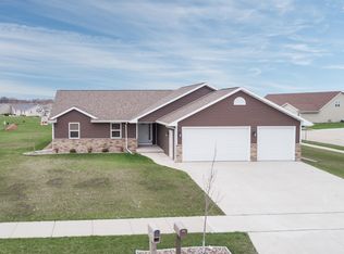 646 Rusch Dr, Combined Locks, WI 54113