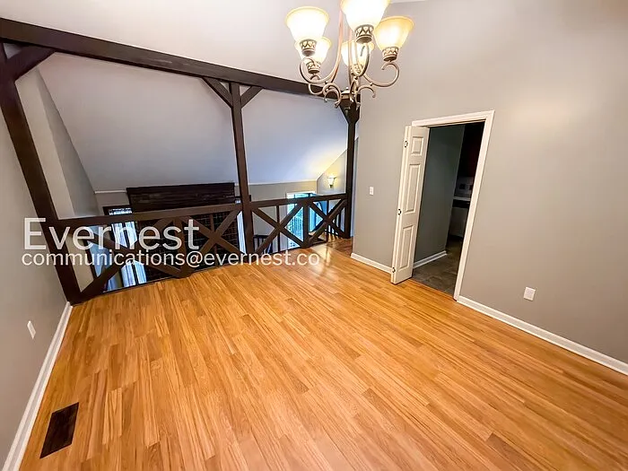 716 Brookview Dr — Photo 8