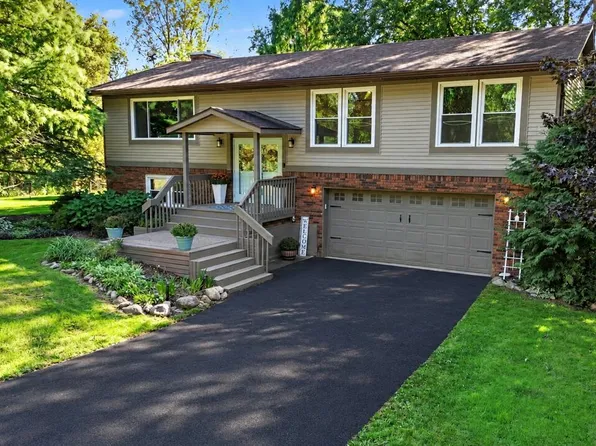 3557 Valentine Rd, Whitmore Lake, MI 48189
