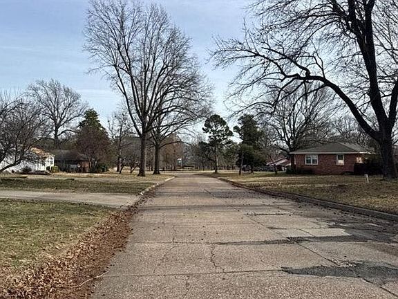 5th image of 4210 Robertson St