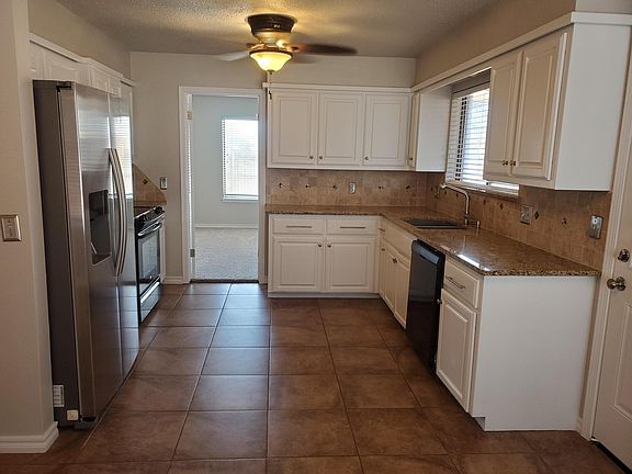 3rd image of 4316 Foxglove Ln
