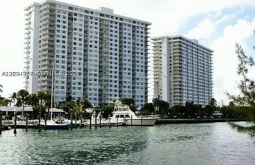 1 bed, 1.5 bath, 762 sqft, $2,250 — Photo 3