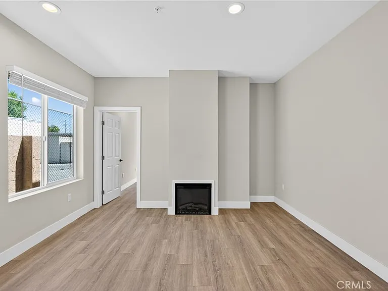8414 Burnet Ave — Photo 4