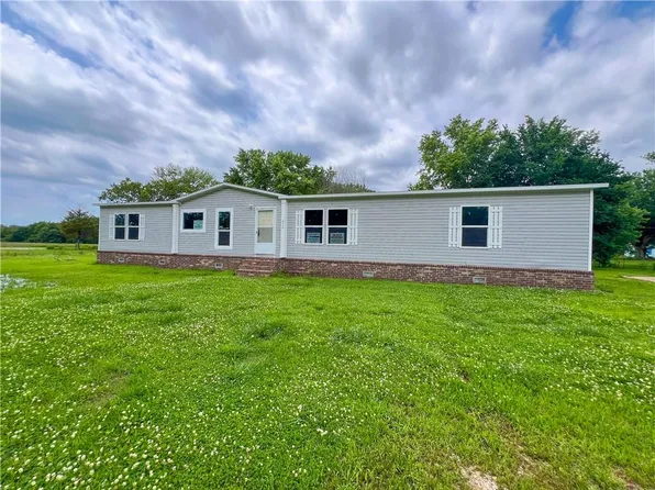 916 W Delaware St, Coffeyville, KS 67337