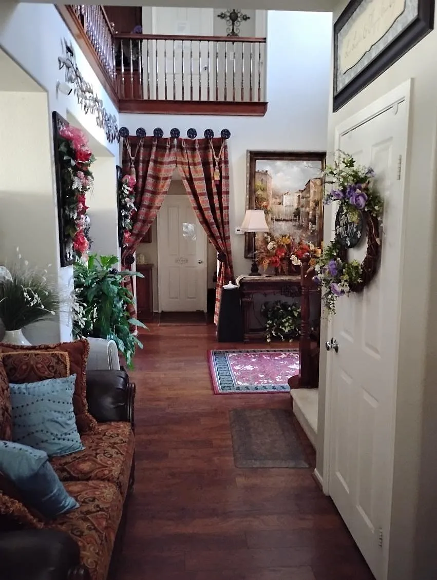 5 bed, 3472 sqft, $1,030 — Photo 4