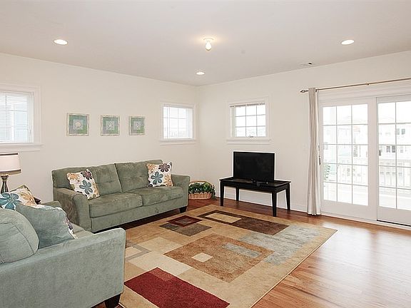 2nd image of 217 Taylor Ave