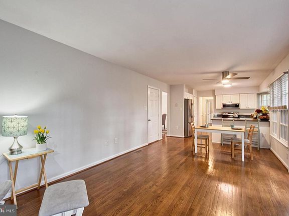 4th image of 17 Larkwood Ct