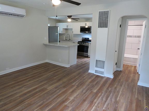 5th image of 301 Oak St