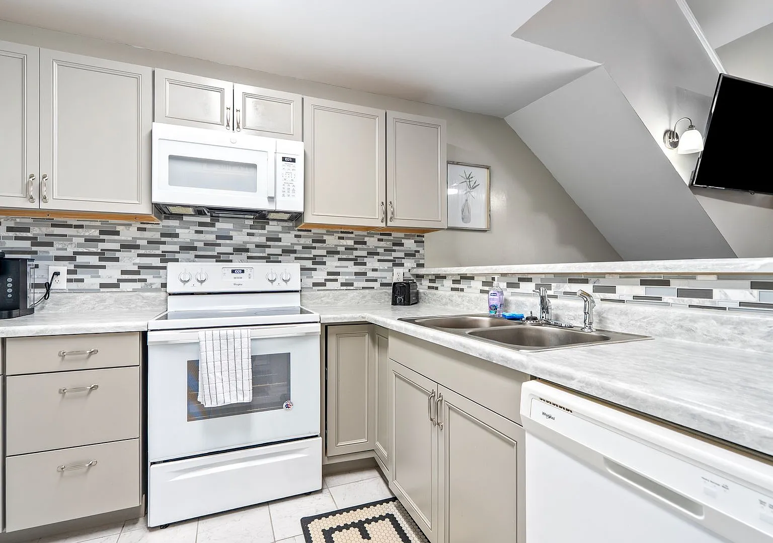 1016 B Stonegate Drive — Photo 4