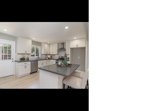 3rd image of 1251 Farringdon Dr