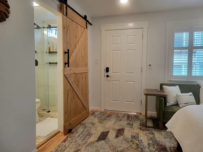 590 Farallon Ave #B — Photo 2