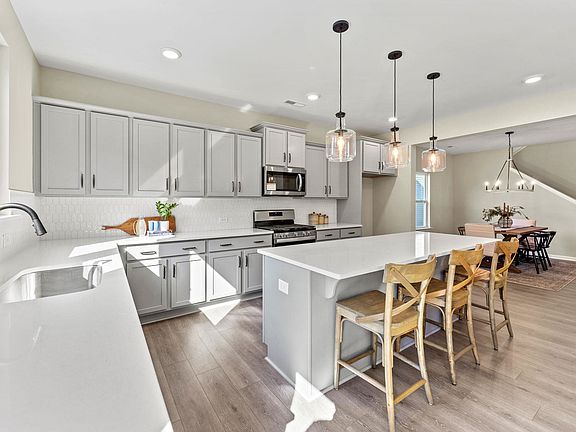 4th image of 340 Bent Willow Dr #233