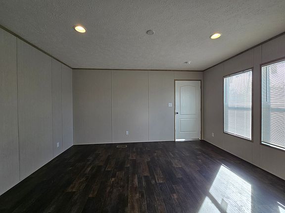 3rd image of 130 Dove Dr