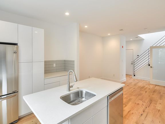 3rd image of 1927 E Dauphin St APT 2R