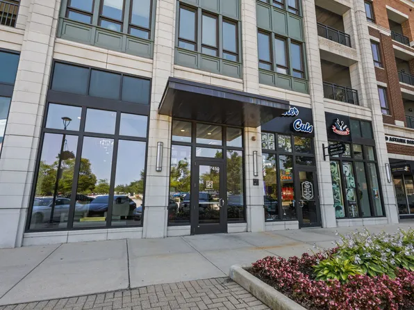 450 Village Center Dr, Willowbrook, IL 60527