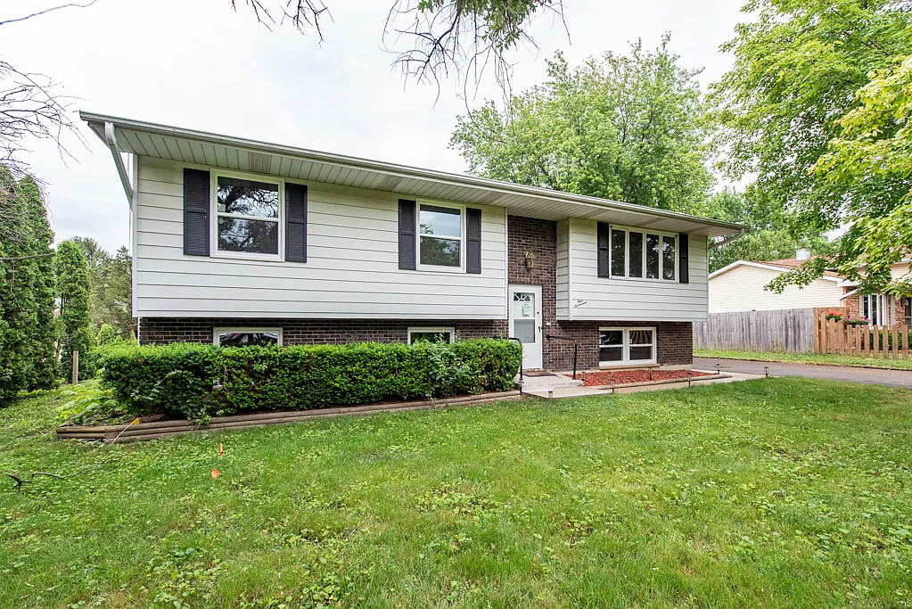 417 Garnett Ave photo 1