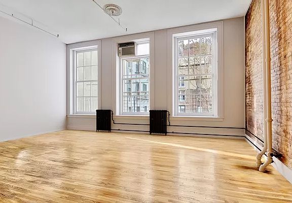 5th image of 138 Grand St APT 3EM