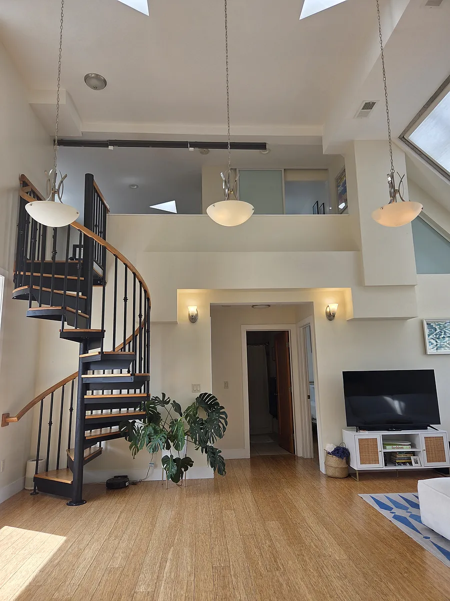 Building Photo - 535 Broadway #A